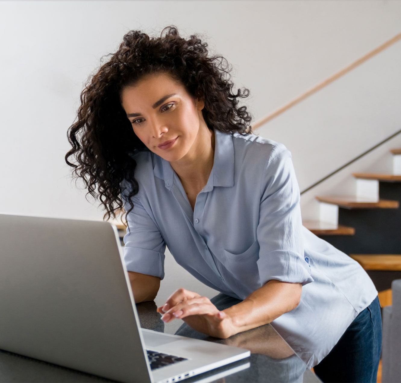 Young woman subscribing to ASRM updates on reproductive medicine